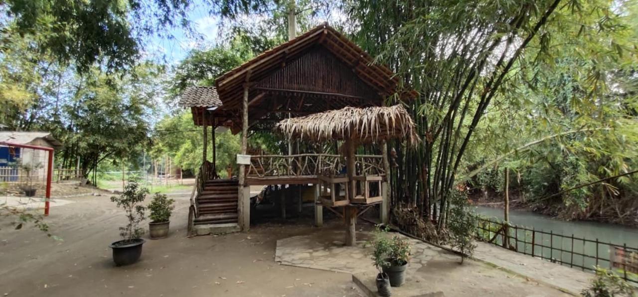 Gerbang Banyu Langit Cottage Бантул Экстерьер фото